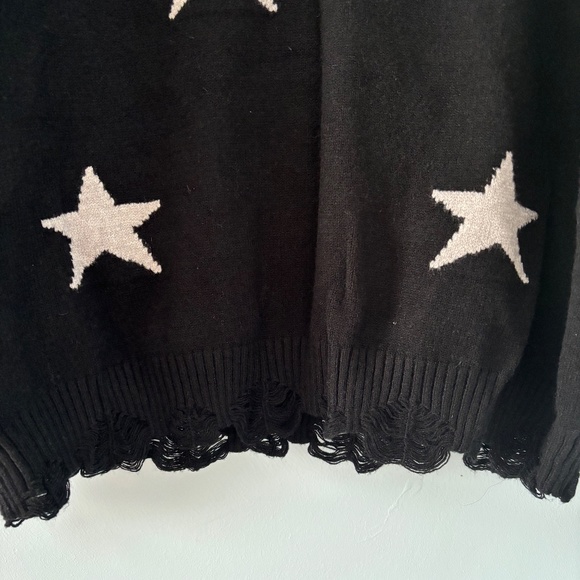 Buffalo Star Print Distressed V-Neck Sweater (NWT) - Picture 9 of 14